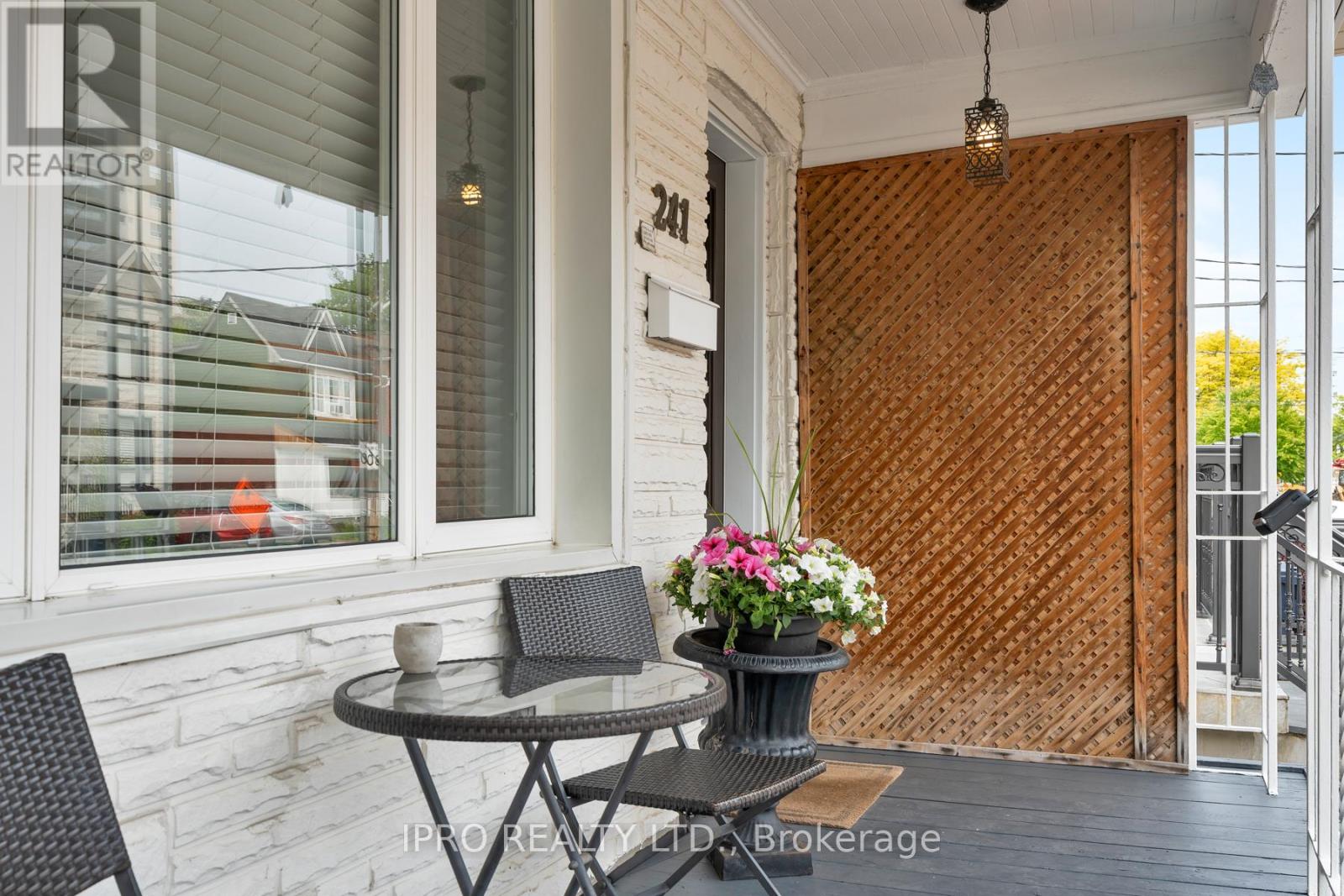 241 Gowan Avenue, Toronto, Ontario  M4J 2K7 - Photo 3 - E12195610