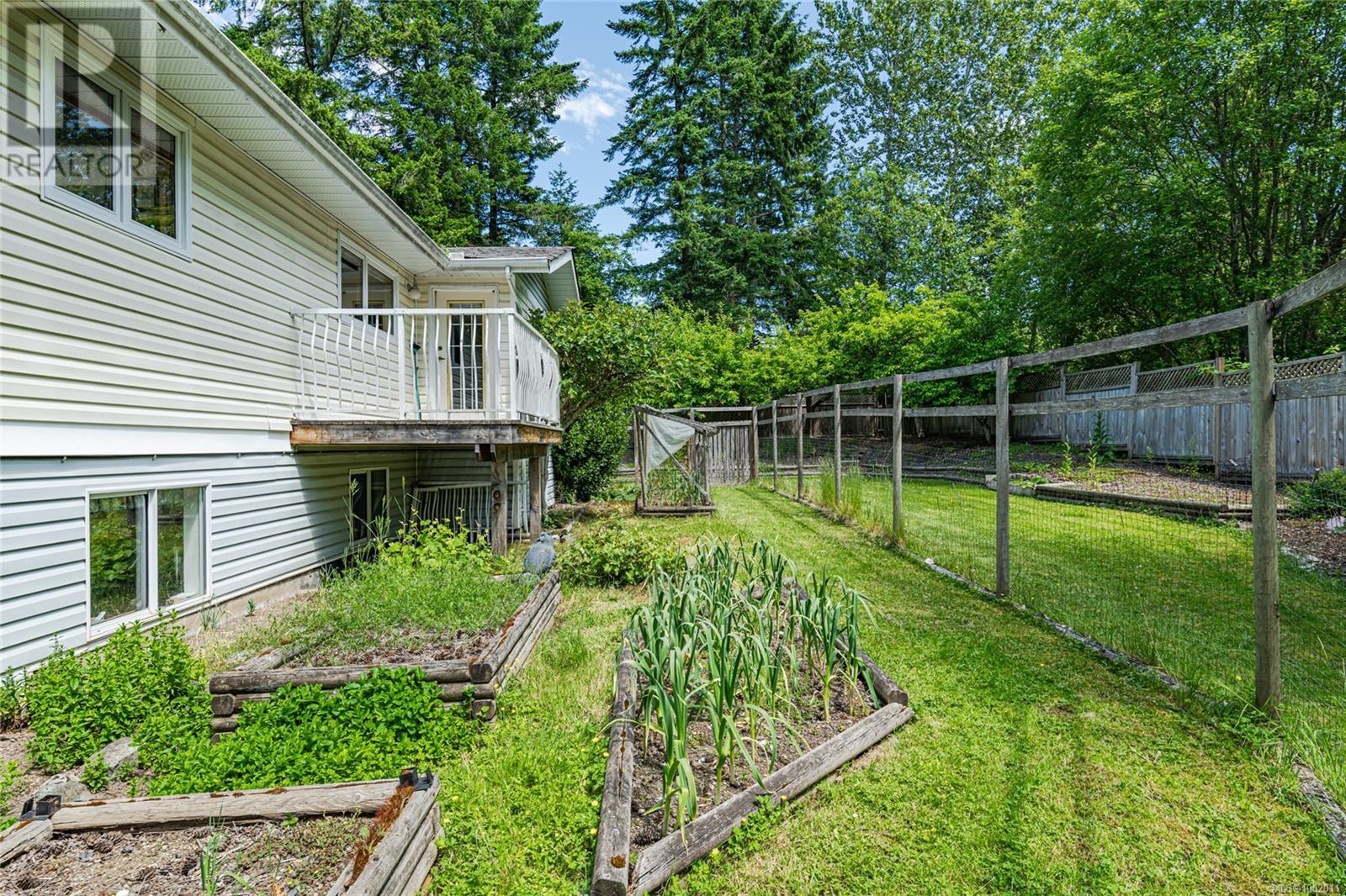 Property at 169 Fernwood Rd image 4
