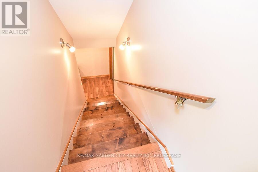 631 Mud Street E, Grimsby, Ontario  L3M 0K3 - Photo 34 - X12195761