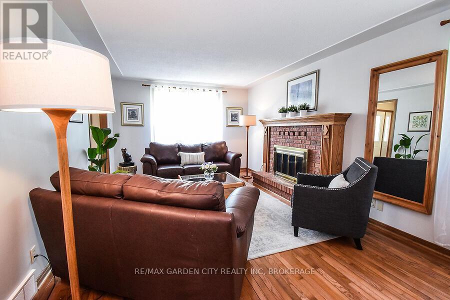 631 Mud Street E, Grimsby, Ontario  L3M 0K3 - Photo 9 - X12195761