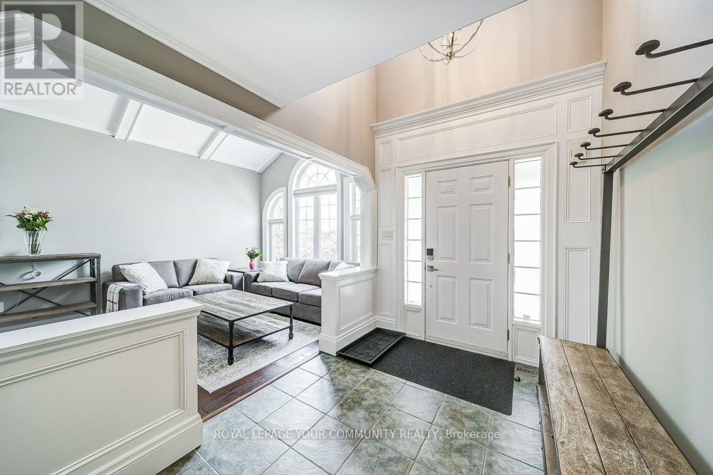 96 Kerfoot Crescent, Georgina, Ontario  L4P 4B6 - Photo 4 - N12195658