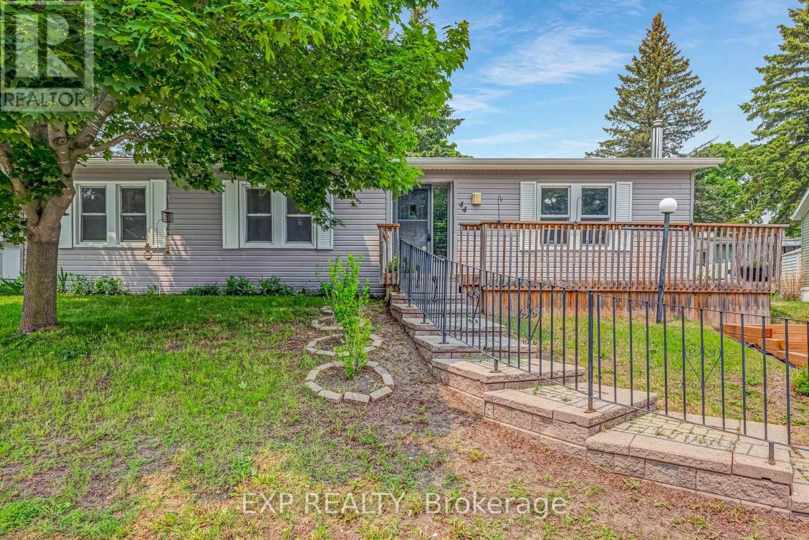 Property at 44 LINDEN LANE image 1