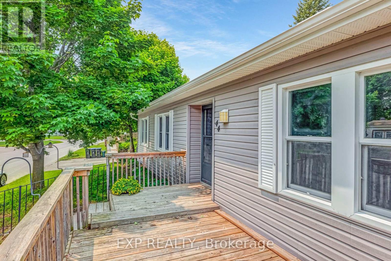 Property at 44 LINDEN LANE image 3