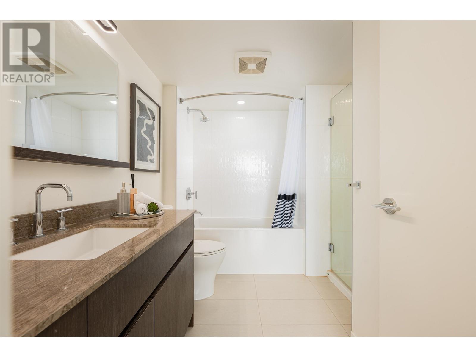 Listing Picture 10 of 33 : 1706 7988 ACKROYD ROAD, Richmond / 烈治文 - 魯藝地產 Yvonne Lu Group - MLS Medallion Club Member