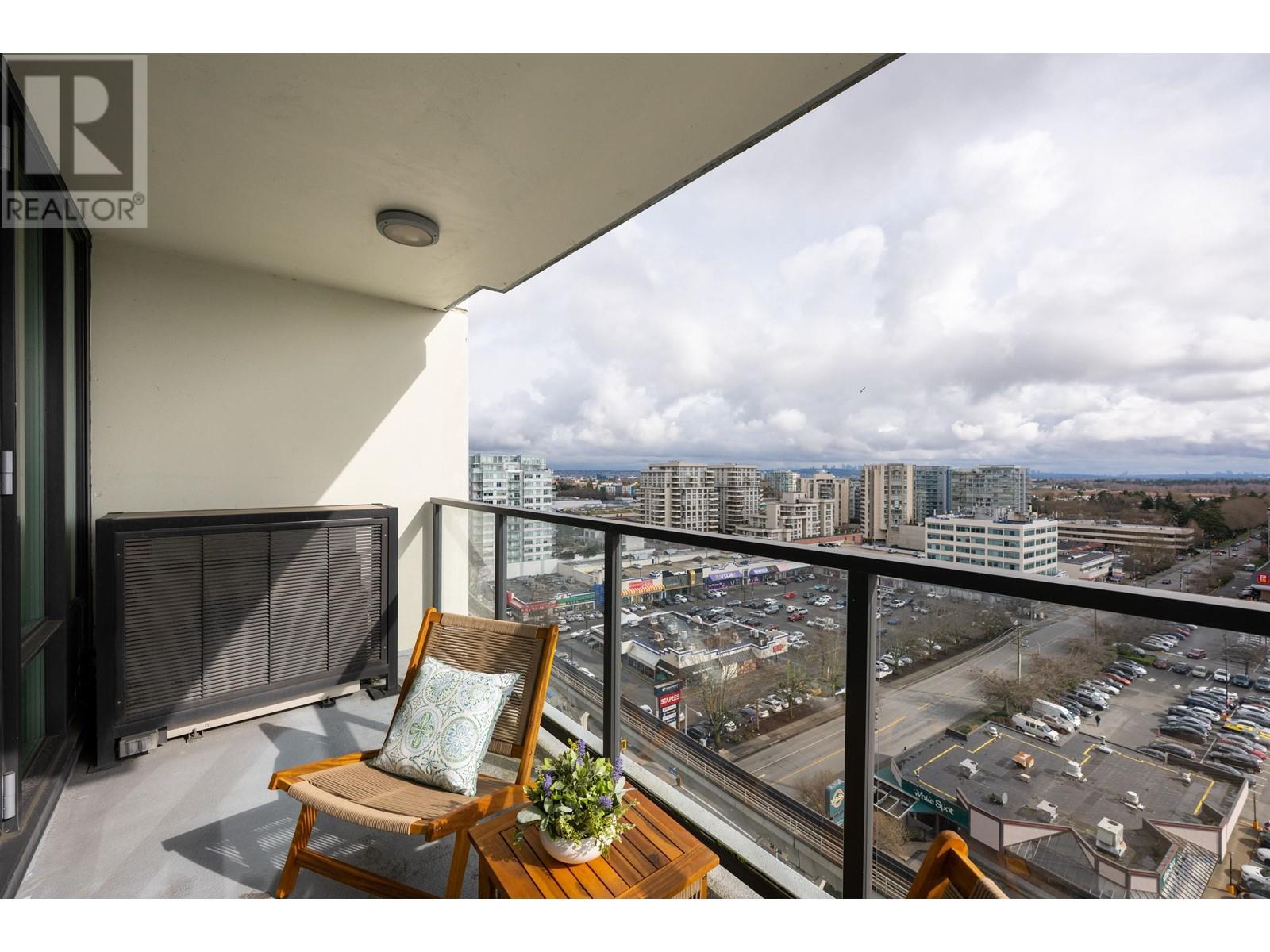 Listing Picture 18 of 33 : 1706 7988 ACKROYD ROAD, Richmond / 烈治文 - 魯藝地產 Yvonne Lu Group - MLS Medallion Club Member