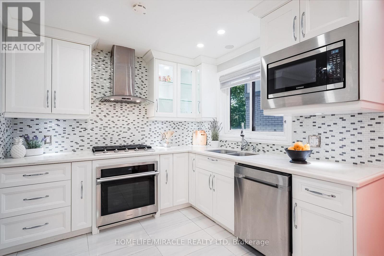 93 Amberjack Boulevard, Toronto, Ontario  M1H 2J6 - Photo 17 - E12177151