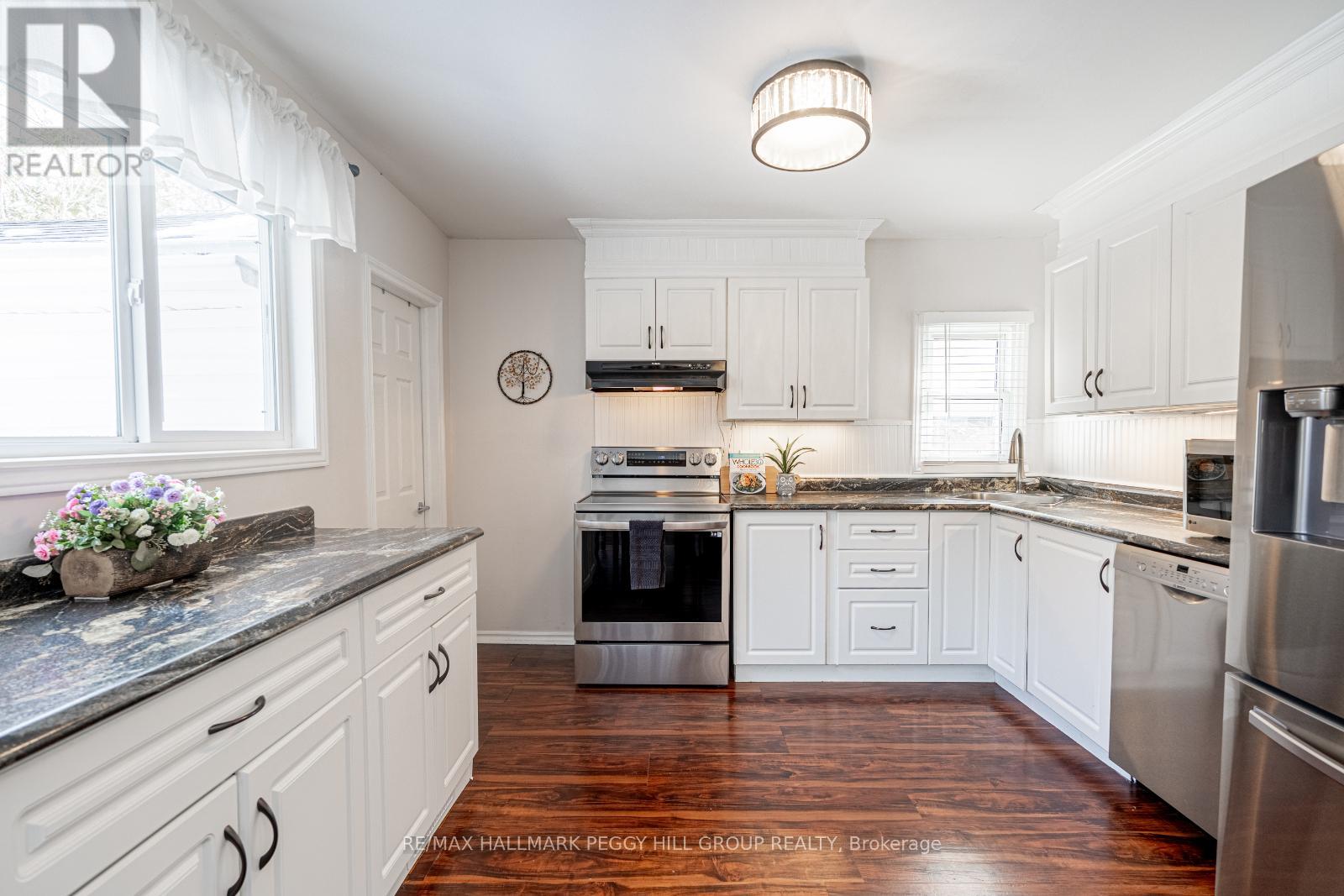210 Southview Road, Barrie, Ontario  L4N 3X7 - Photo 4 - S12195694