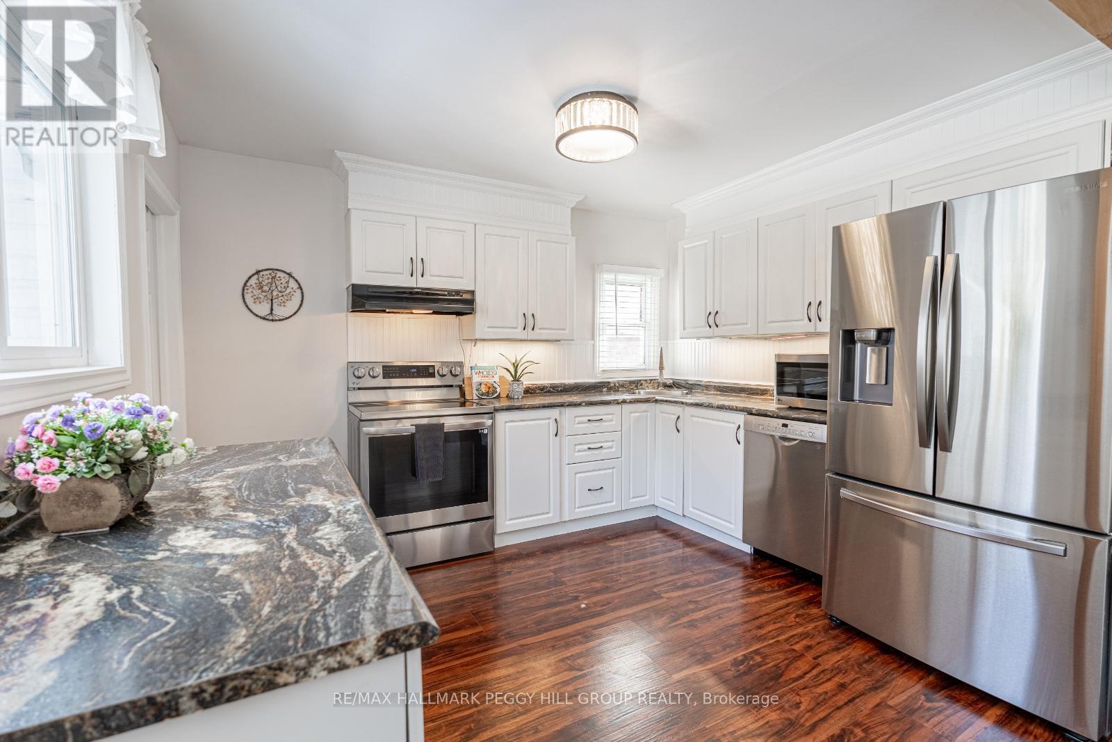210 Southview Road, Barrie, Ontario  L4N 3X7 - Photo 5 - S12195694