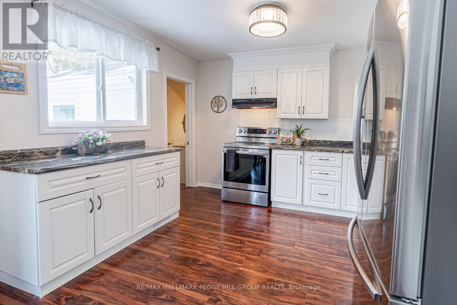 210 Southview Road, Barrie, Ontario  L4N 3X7 - Photo 6 - S12195694
