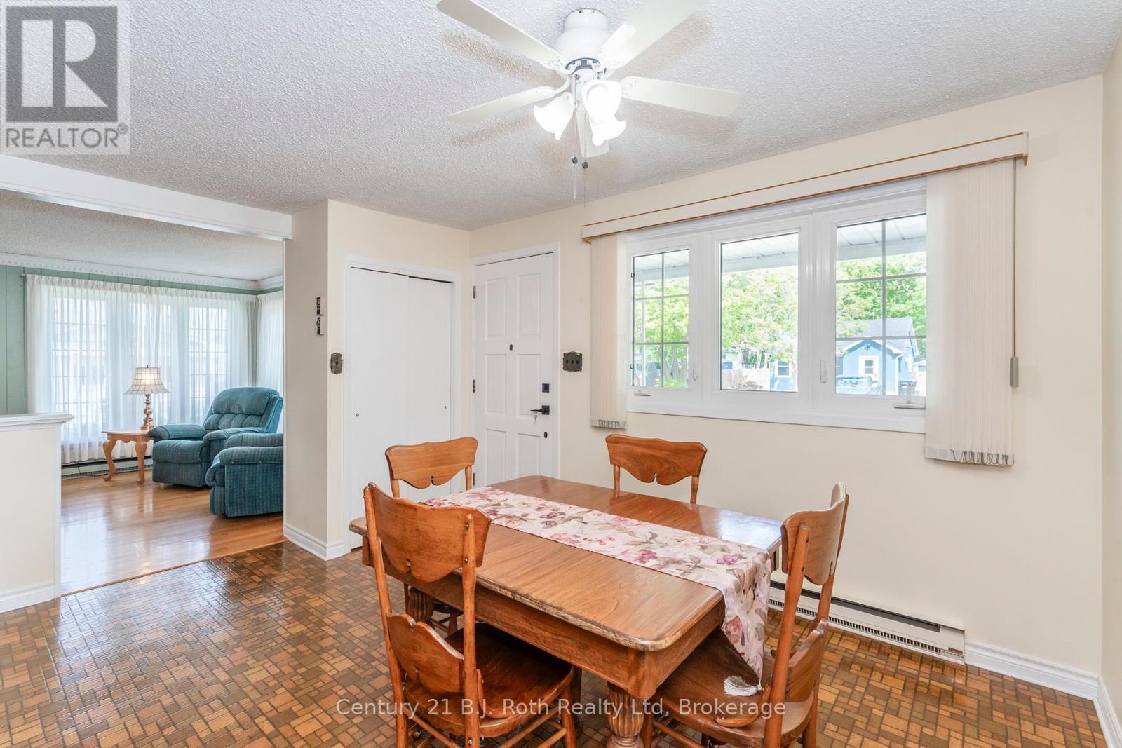 56 Fox Street, Penetanguishene, Ontario  L9M 1B5 - Photo 15 - S12195764