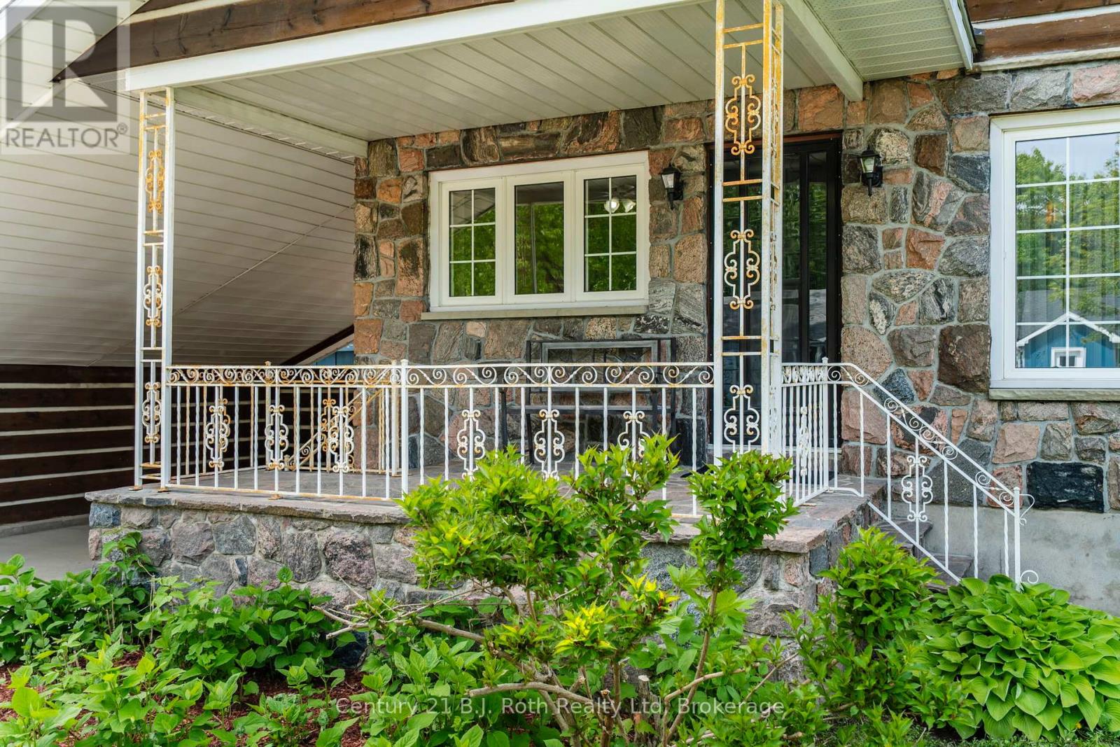 56 Fox Street, Penetanguishene, Ontario  L9M 1B5 - Photo 8 - S12195764