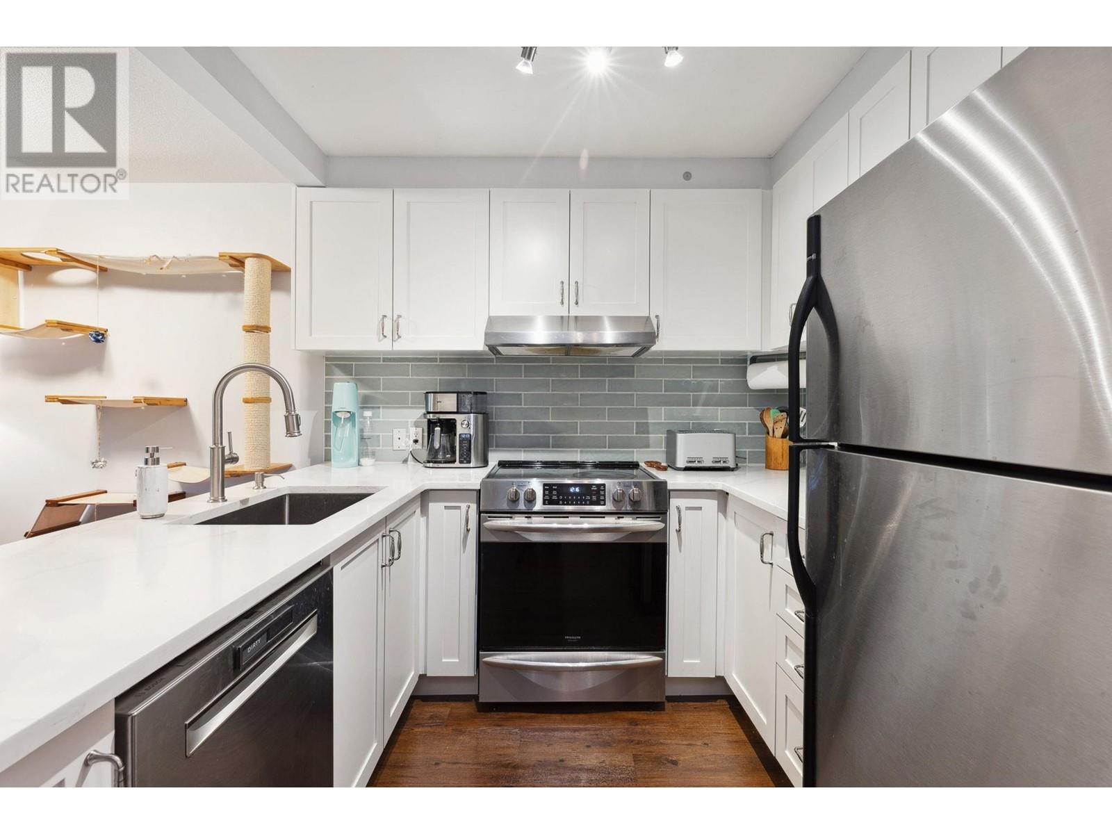 407 929 W 16th Avenue, Vancouver, British Columbia  V5Z 1T3 - Photo 2 - R3010617