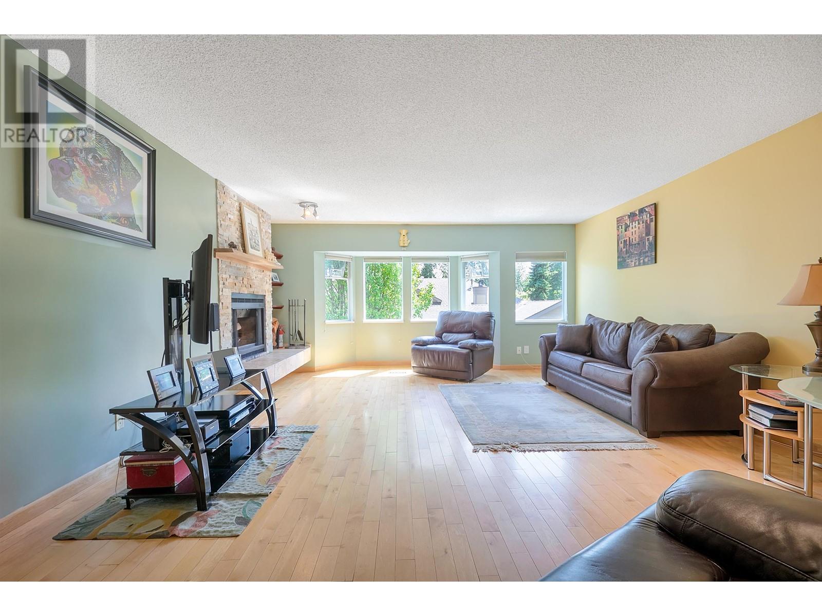 8849 Larkfield Drive, Burnaby, British Columbia  V5A 4K9 - Photo 4 - R3011225
