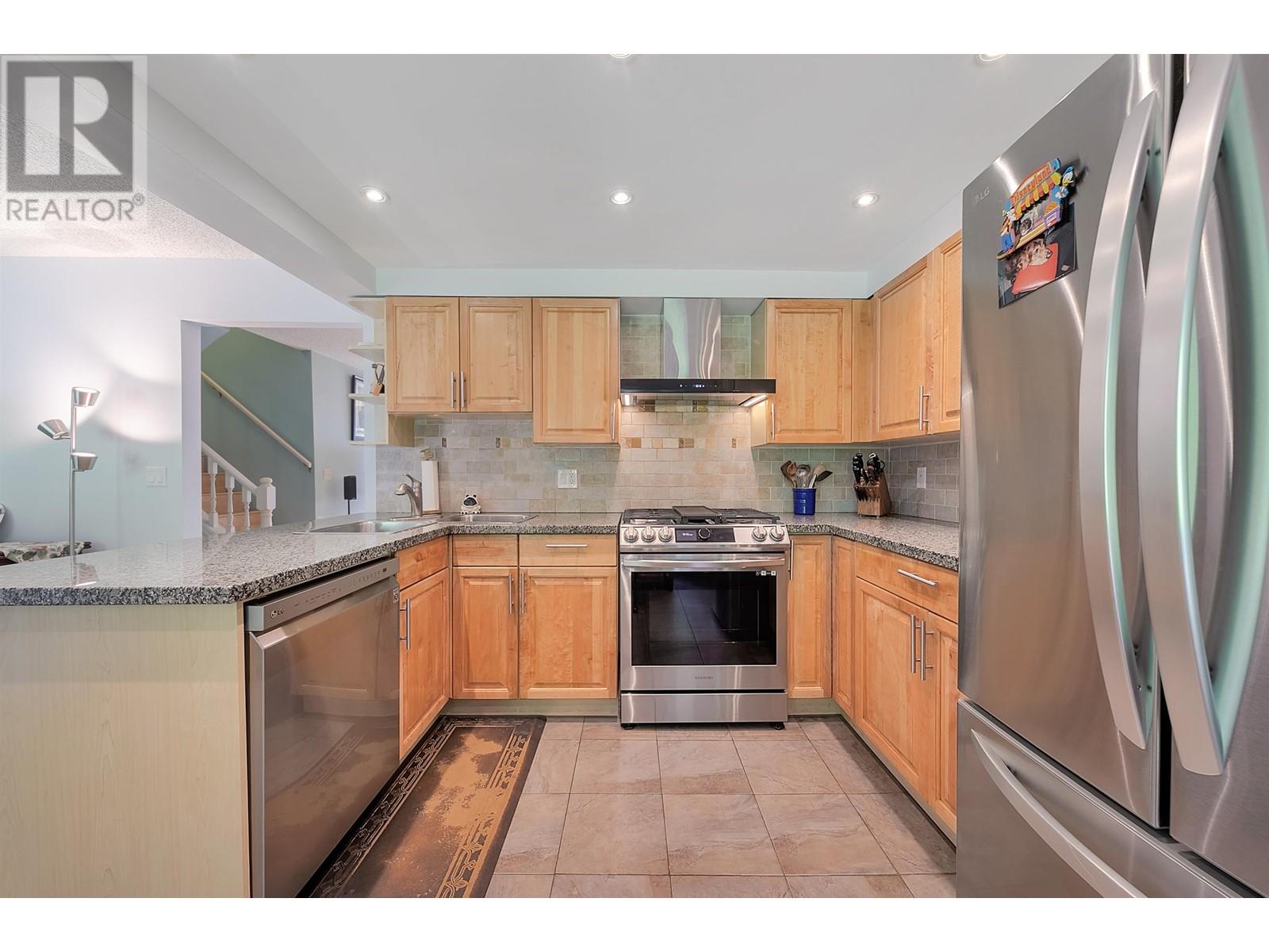 8849 Larkfield Drive, Burnaby, British Columbia  V5A 4K9 - Photo 9 - R3011225