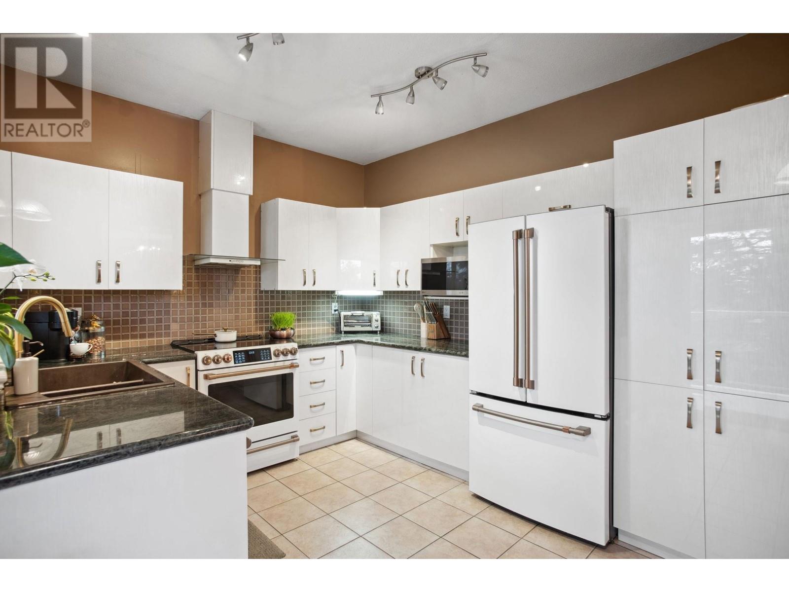 5 915 Fort Fraser Rise, Port Coquitlam, British Columbia  V3C 6K3 - Photo 10 - R3011232