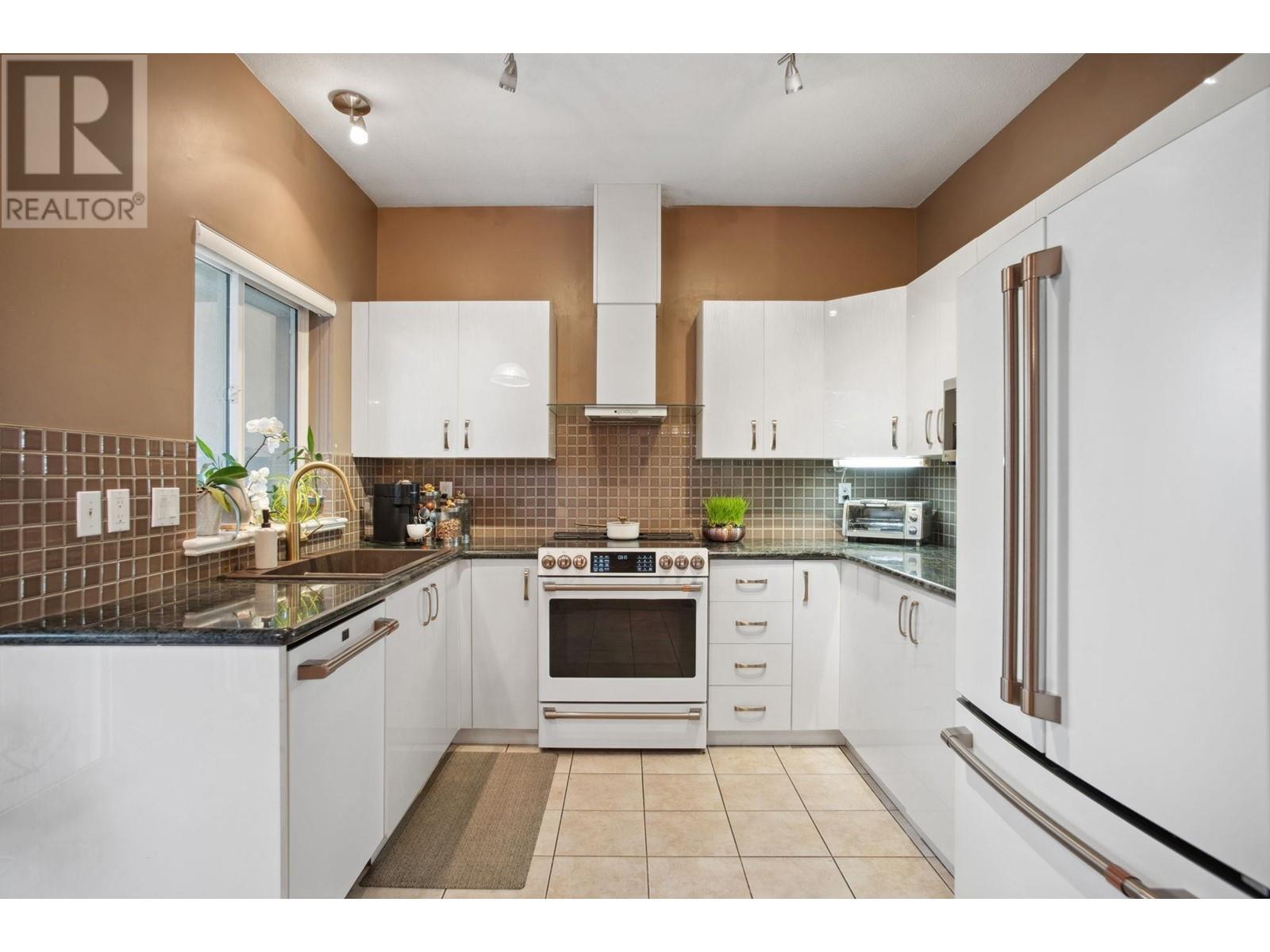 5 915 Fort Fraser Rise, Port Coquitlam, British Columbia  V3C 6K3 - Photo 9 - R3011232