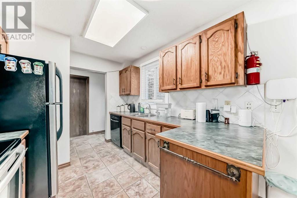 2926 Parkdale Boulevard Nw, Calgary, Alberta  T2N 3S9 - Photo 5 - A2224090