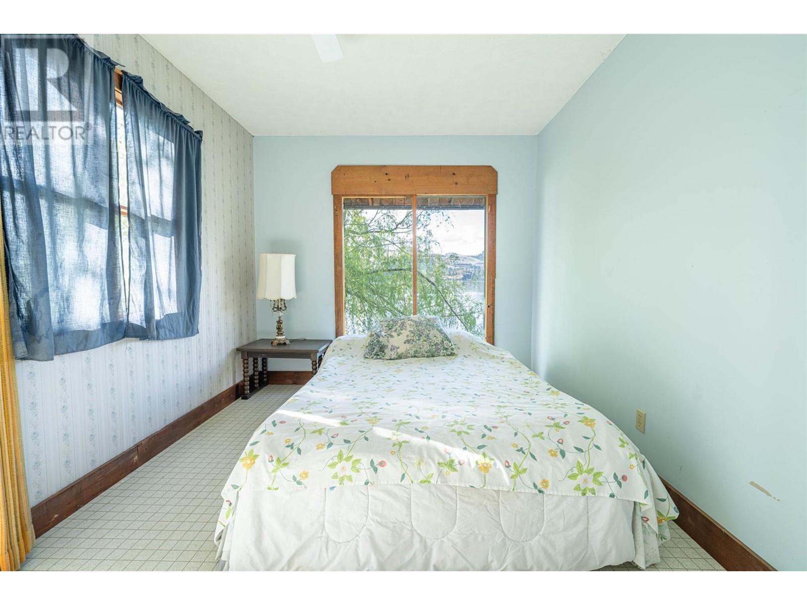 5867 Cosens Bay Road, Coldstream, British Columbia  V1B 1N8 - Photo 15 - 10347650