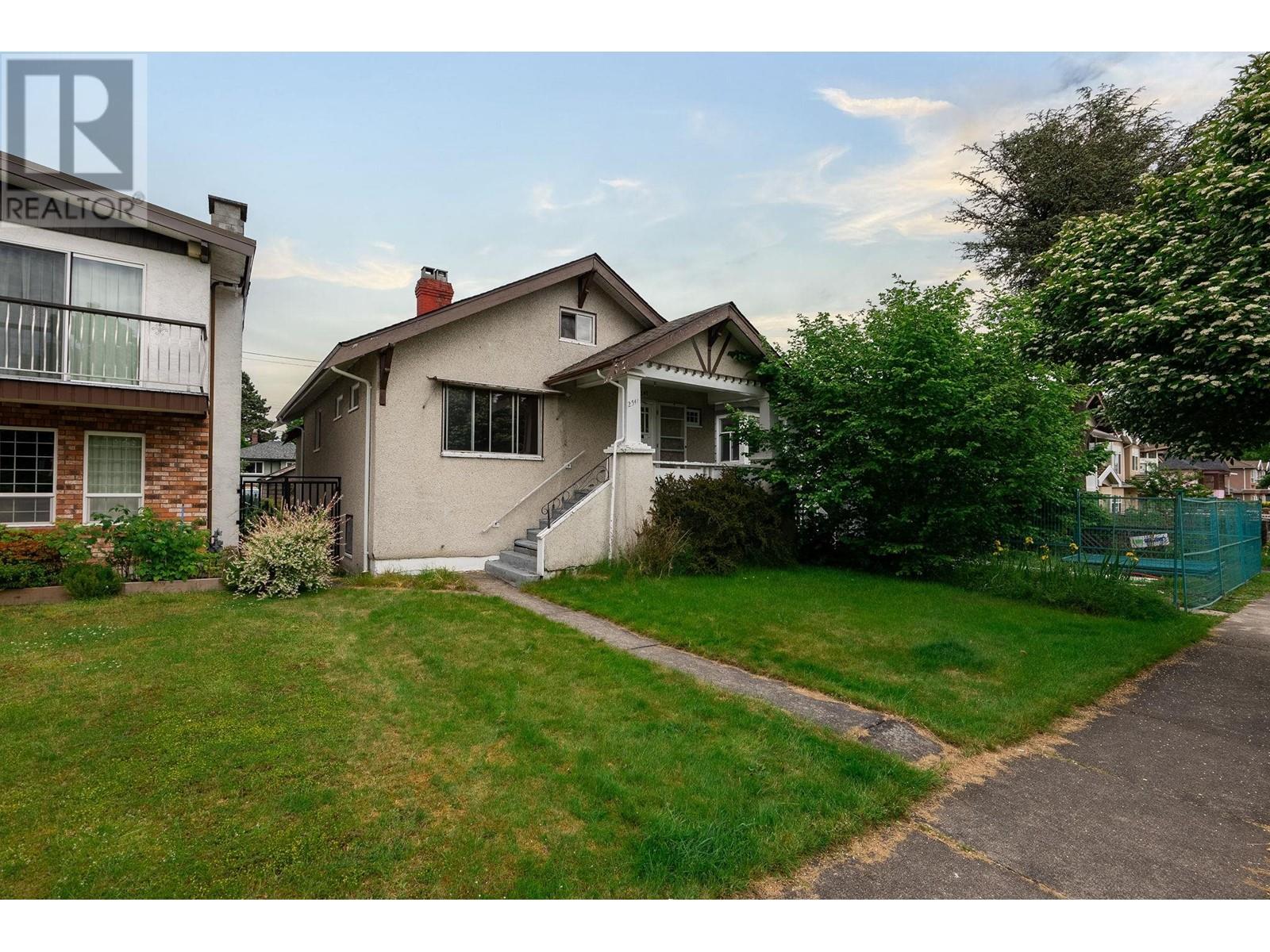 2541 E 2nd Avenue, Vancouver, British Columbia  V5M 1C7 - Photo 1 - R3011214