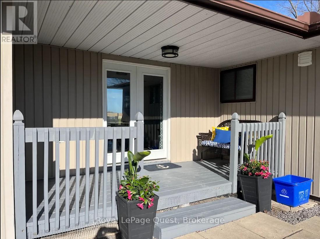 476 Hiscock Shores Road, Prince Edward County, Ontario  K0K 1L0 - Photo 11 - X12195765