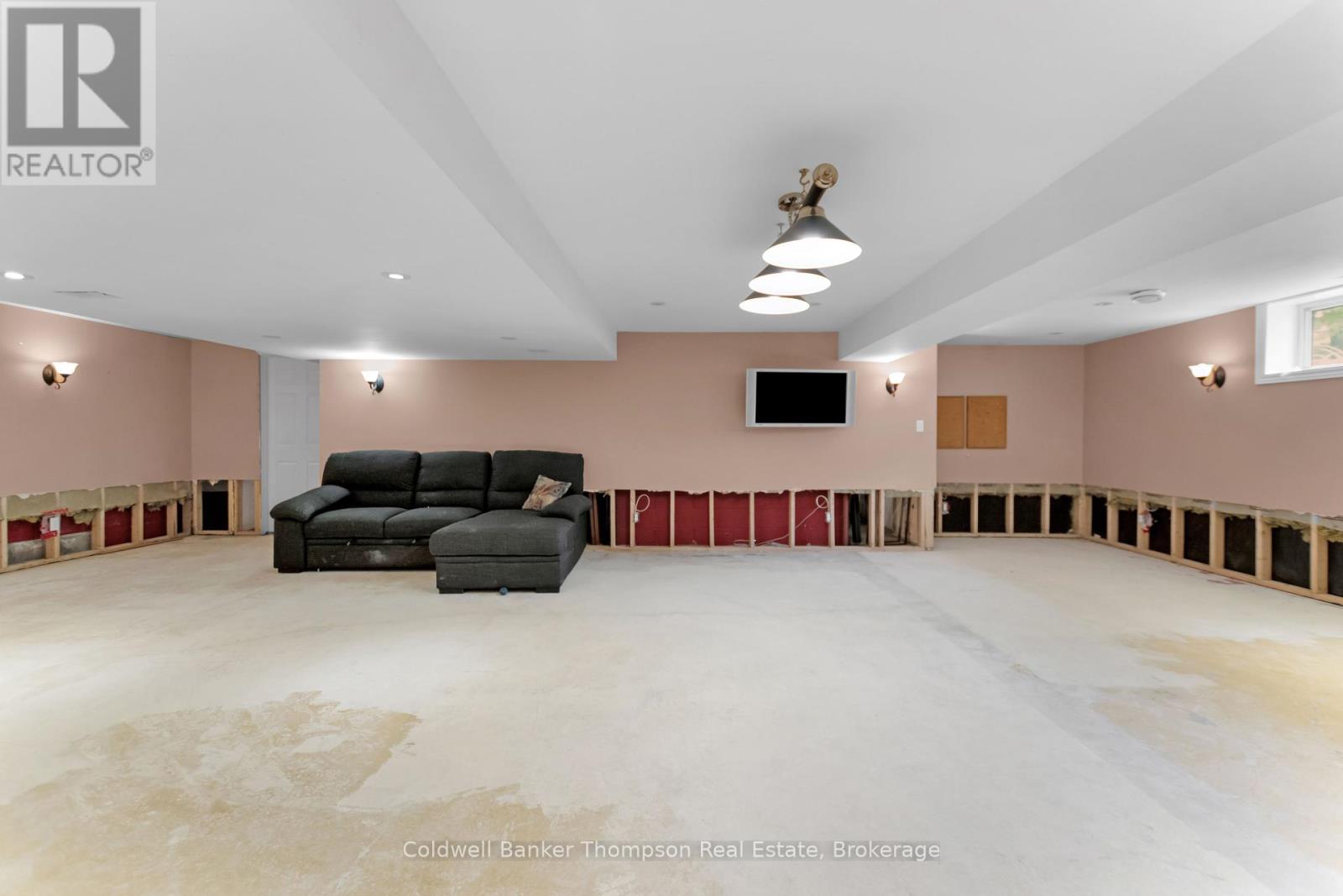254 Lakeshore Road, Huntsville, Ontario  P1H 1Y8 - Photo 33 - X12195780