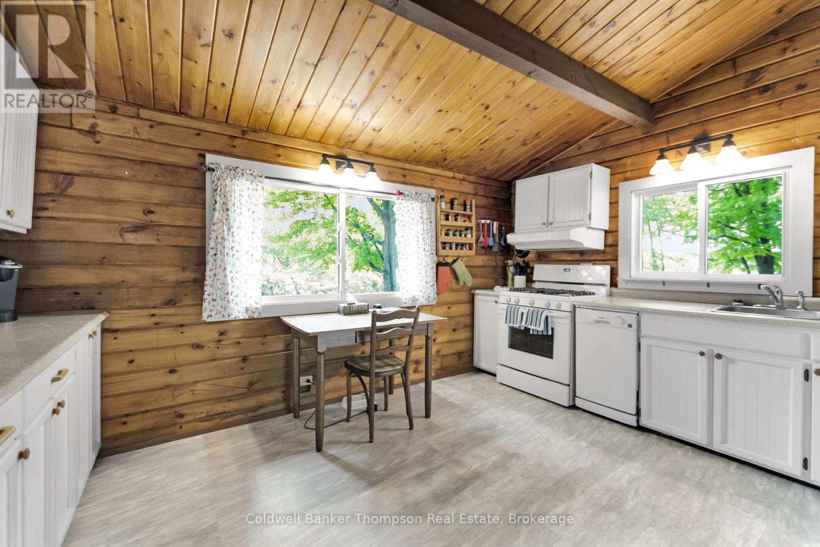 254 Lakeshore Road, Huntsville, Ontario  P1H 1Y8 - Photo 9 - X12195780