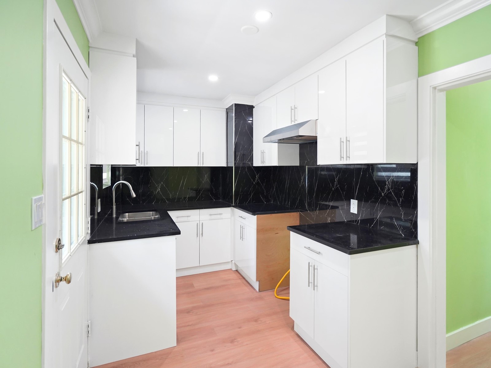 14935 Kew Drive, Surrey, British Columbia  V3R 4Y1 - Photo 5 - R3010110
