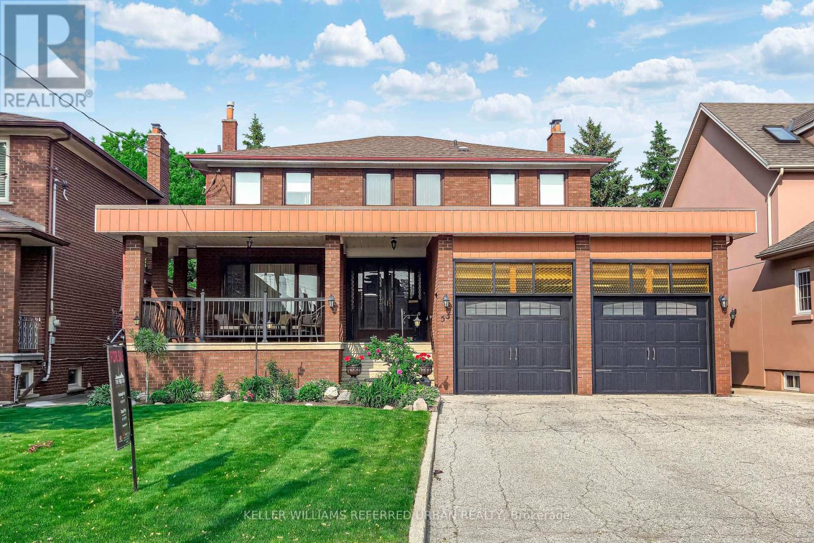 <div class="slider-price">$1,799,000</div><p>55 Chiswick Avenue, Toronto, Ontario</p>