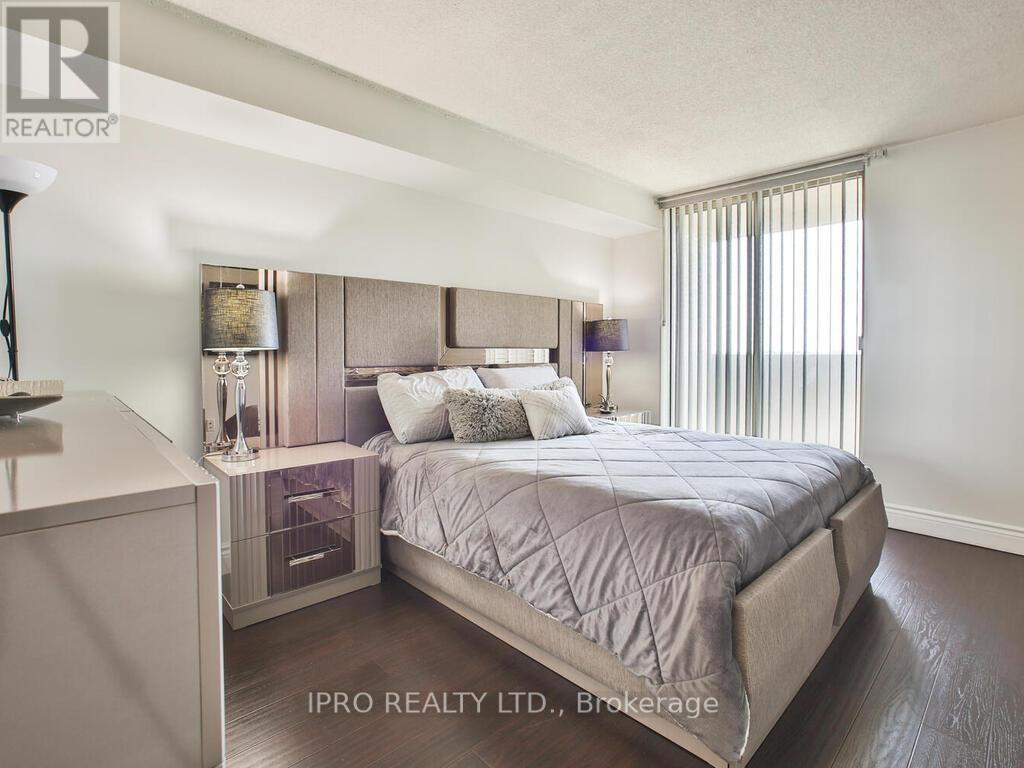910 - 330 Rathburn Road W, Mississauga, Ontario  L5B 3Y1 - Photo 22 - W12195602