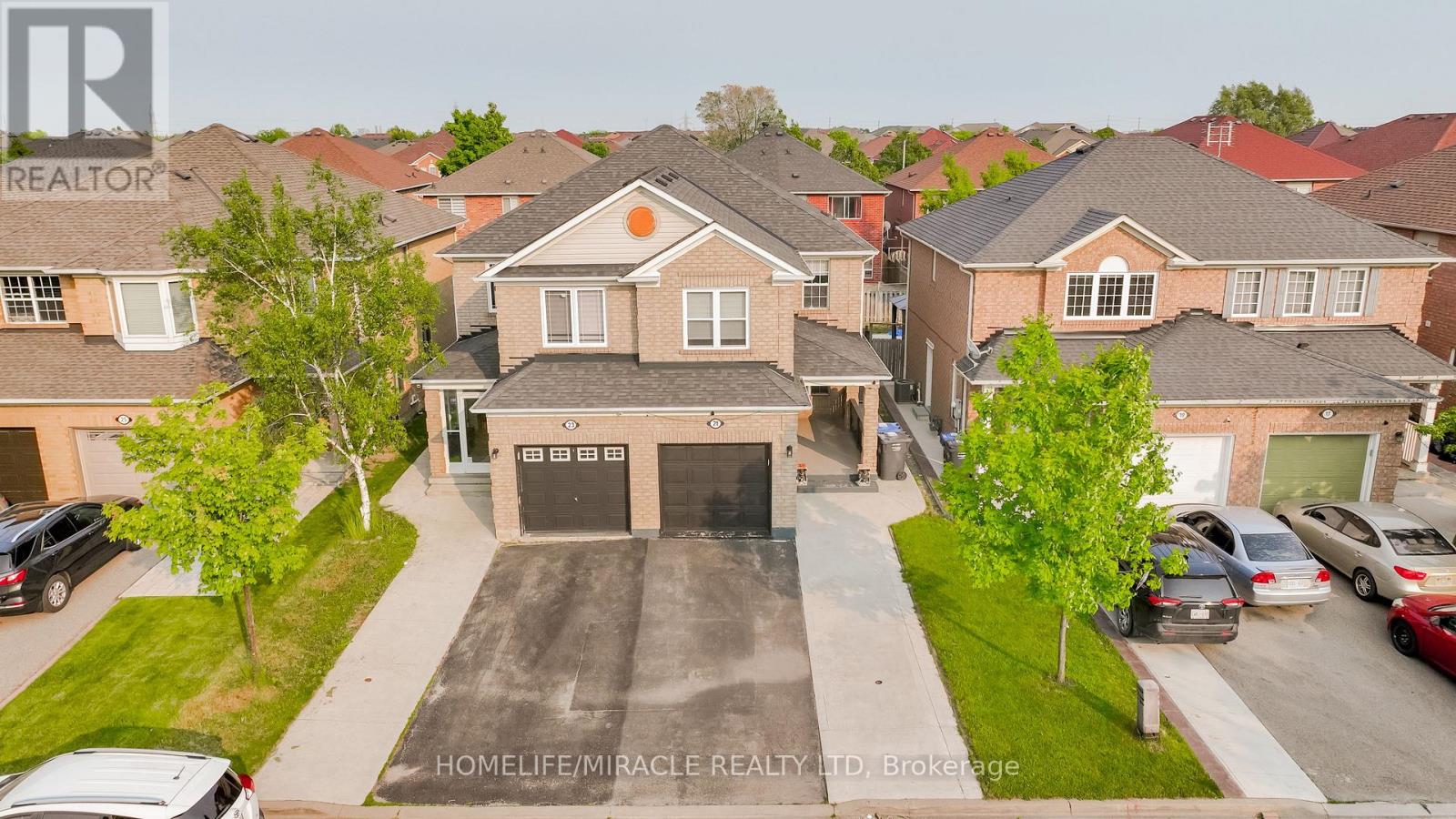 21 Secord Crescent, Brampton, Ontario  L6X 4Z3 - Photo 2 - W12195606