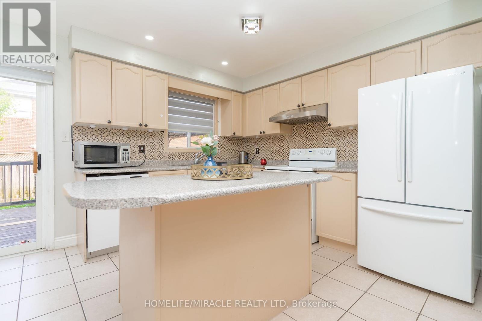 21 Secord Crescent, Brampton, Ontario  L6X 4Z3 - Photo 9 - W12195606