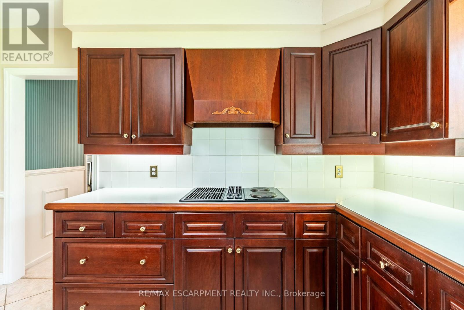 426 North Shore Boulevard W, Burlington, Ontario  L7T 1A8 - Photo 10 - W12195677