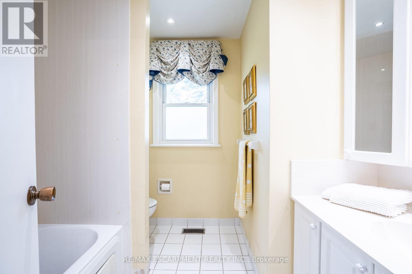 426 North Shore Boulevard W, Burlington, Ontario  L7T 1A8 - Photo 13 - W12195677