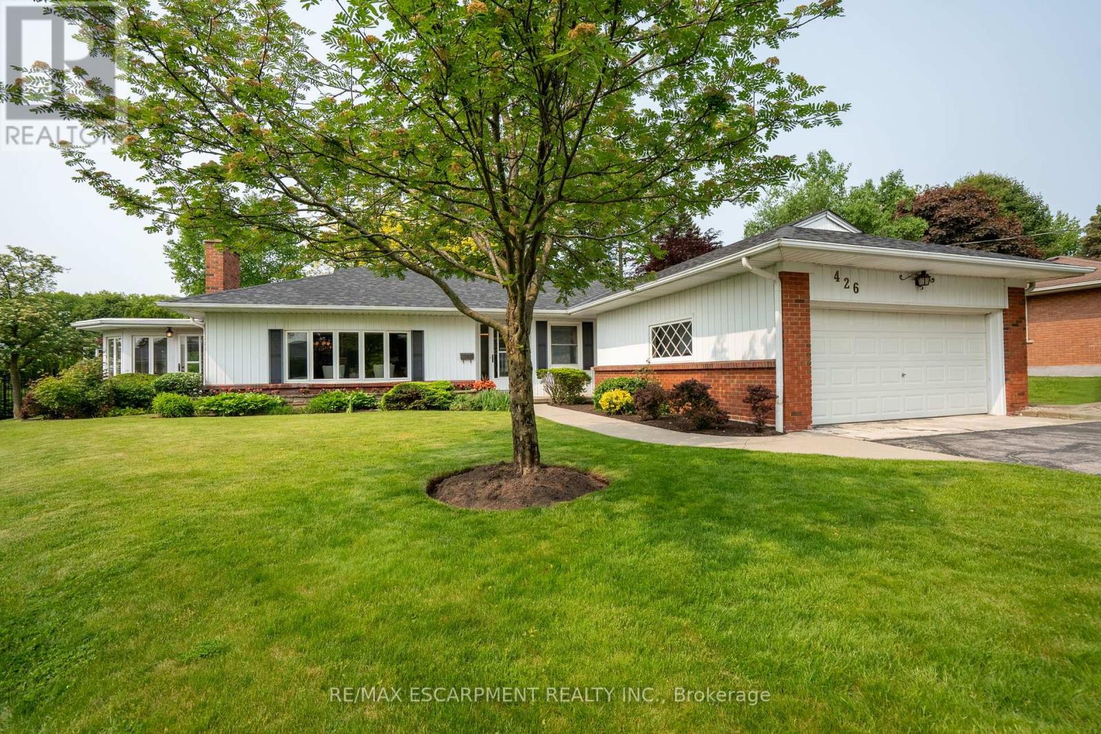 426 North Shore Boulevard W, Burlington, Ontario  L7T 1A8 - Photo 2 - W12195677