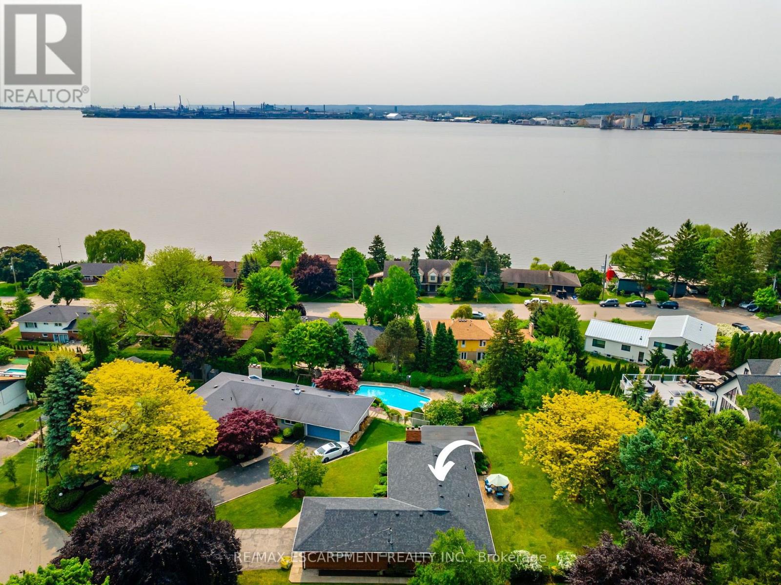 426 North Shore Boulevard W, Burlington, Ontario  L7T 1A8 - Photo 3 - W12195677