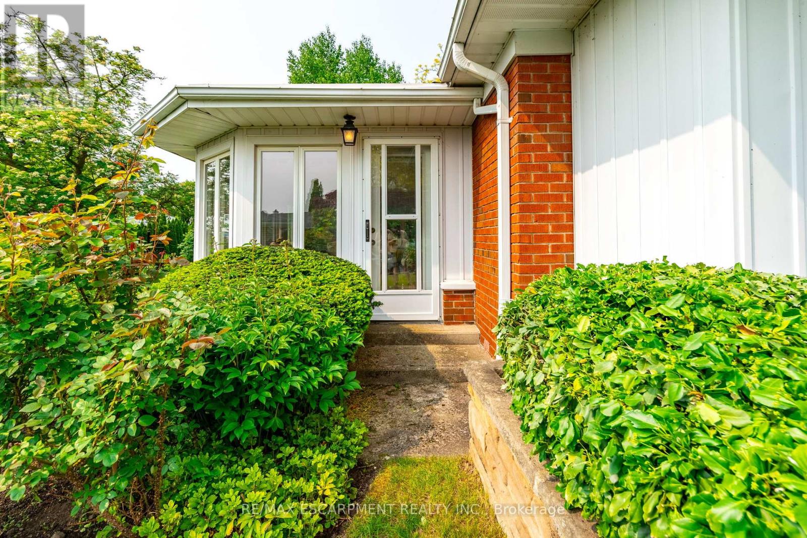 426 North Shore Boulevard W, Burlington (Lasalle), Ontario  L7T 1A8 - Photo 4 - W12195677