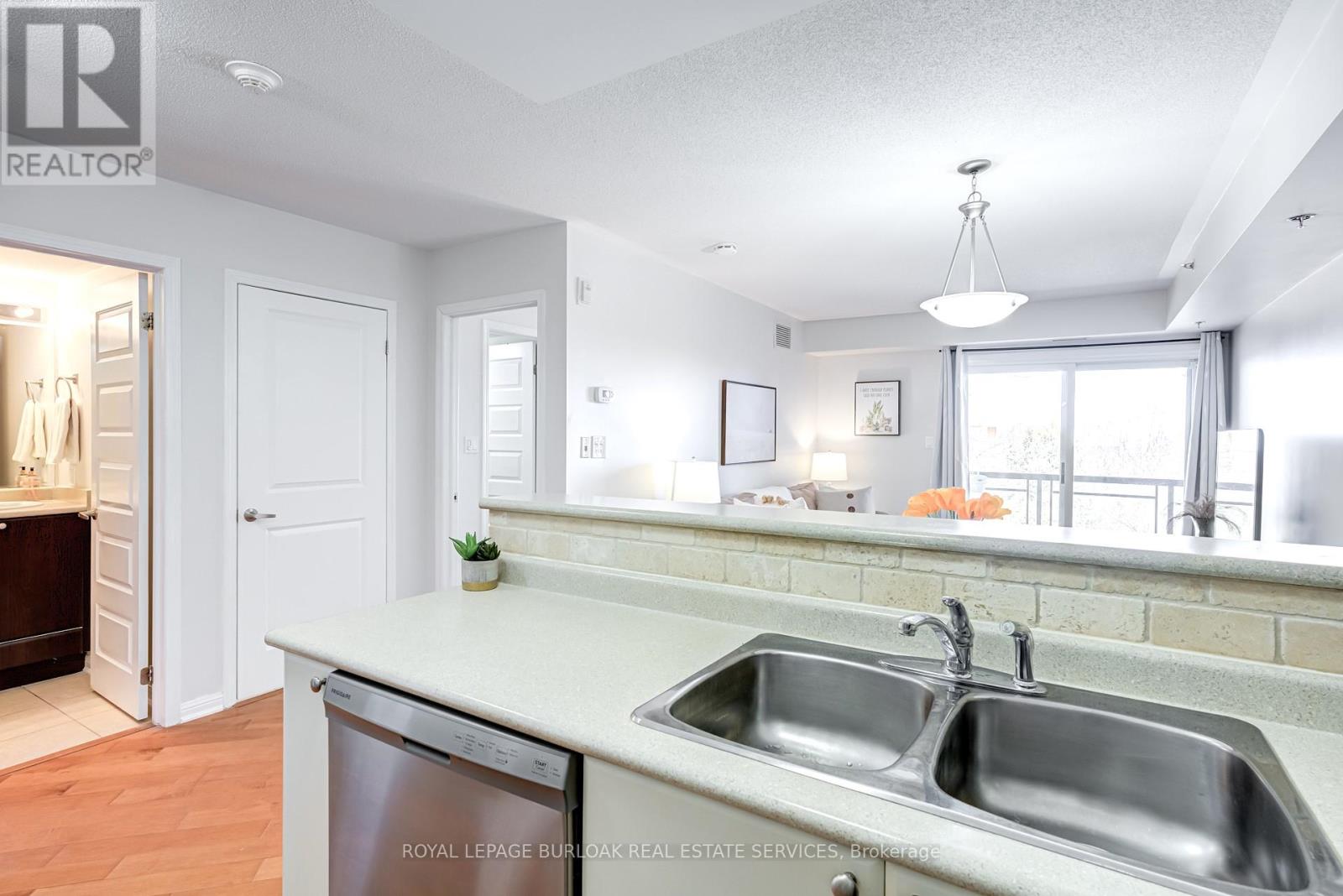 311 - 3060 Rotary Way, Burlington, Ontario  L7M 0G9 - Photo 8 - W12195695