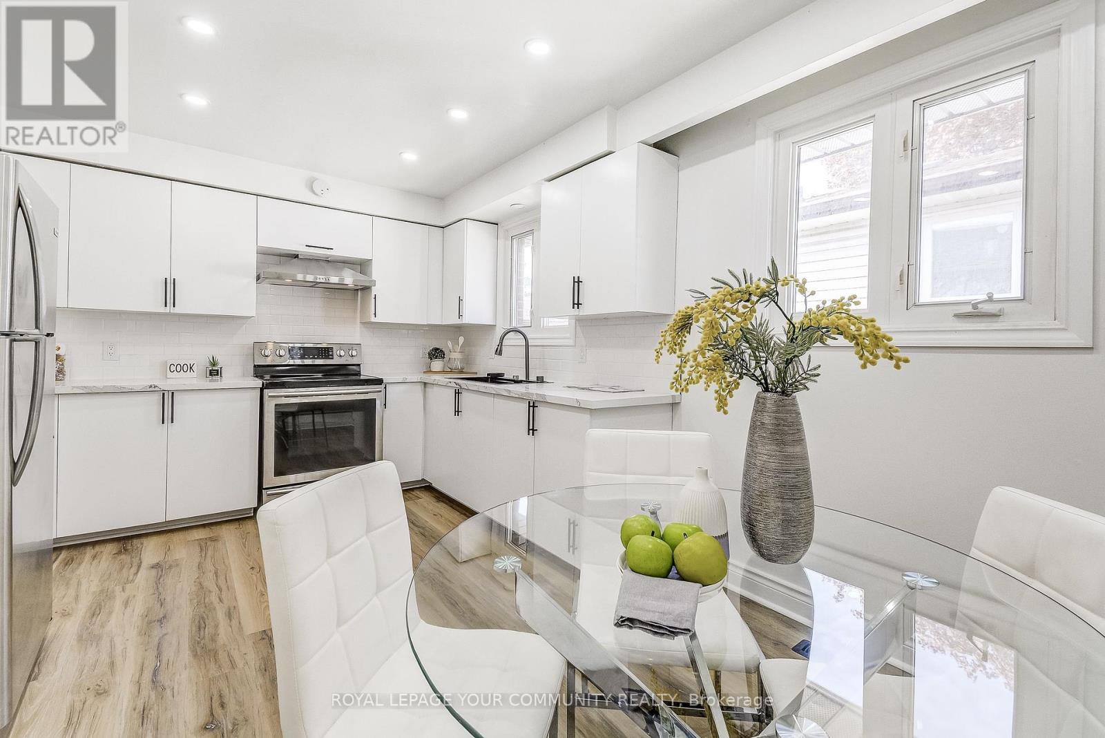 958 South Service Road, Mississauga, Ontario  L5E 1V1 - Photo 17 - W12195702