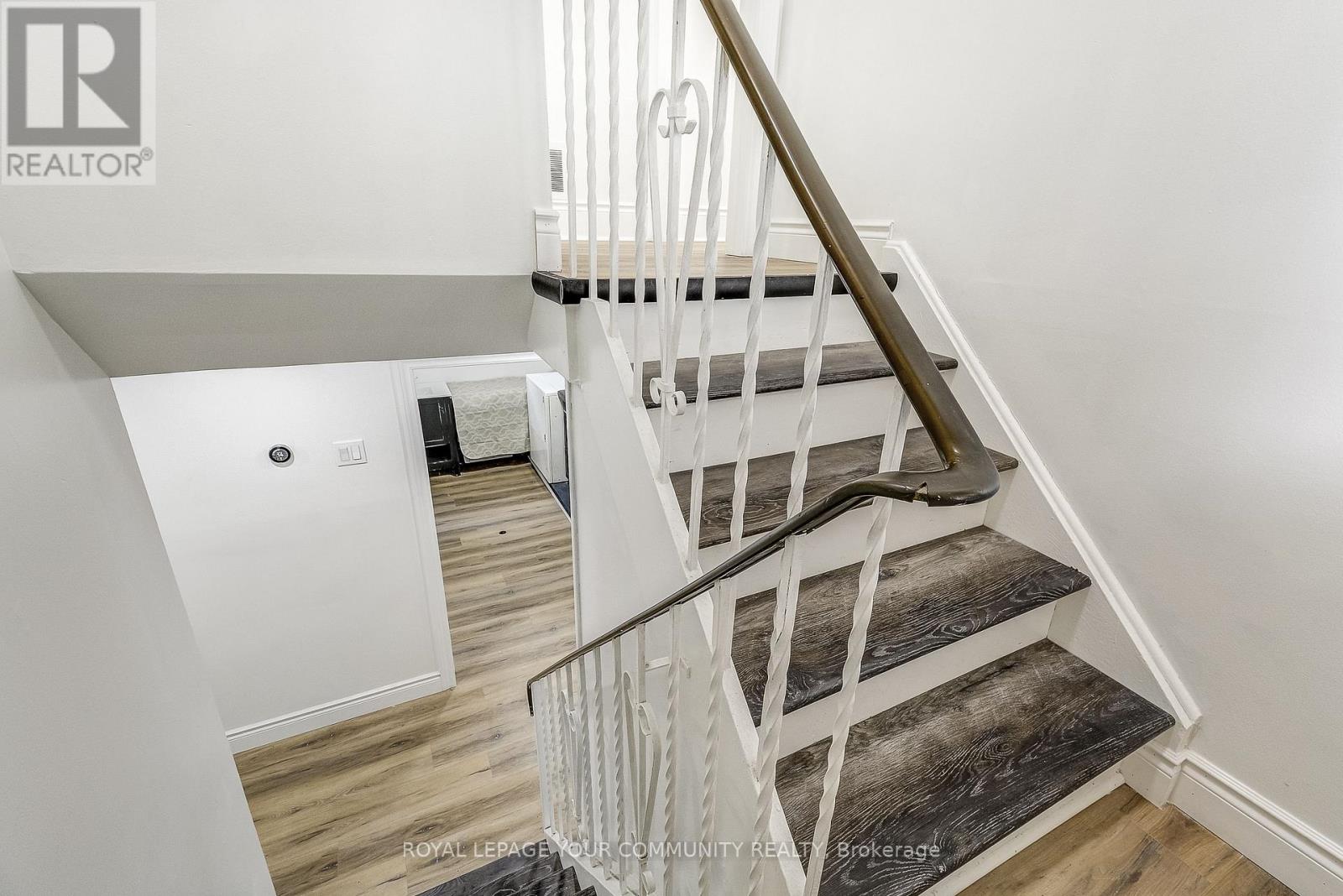 958 South Service Road, Mississauga, Ontario  L5E 1V1 - Photo 29 - W12195702