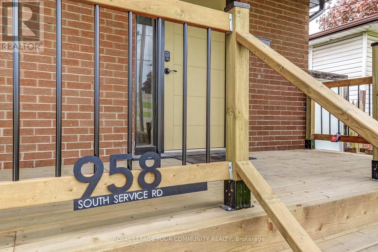958 South Service Road, Mississauga, Ontario  L5E 1V1 - Photo 3 - W12195702