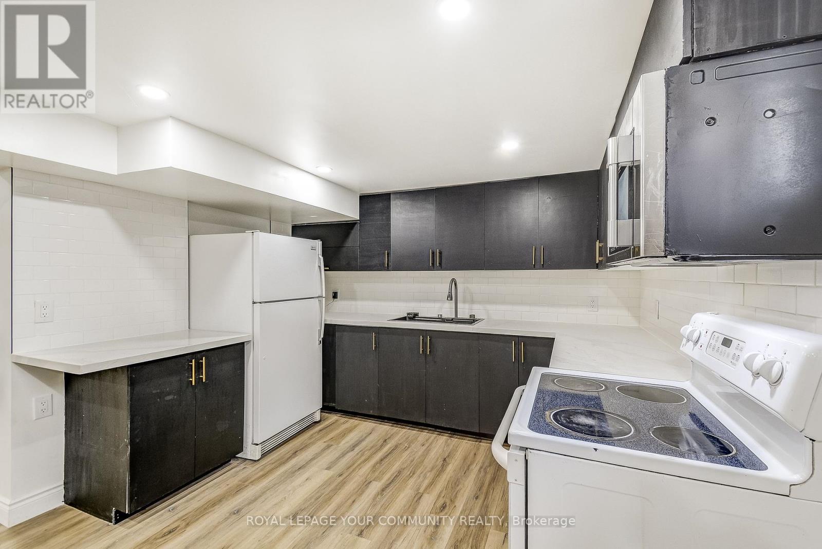 958 South Service Road, Mississauga, Ontario  L5E 1V1 - Photo 32 - W12195702