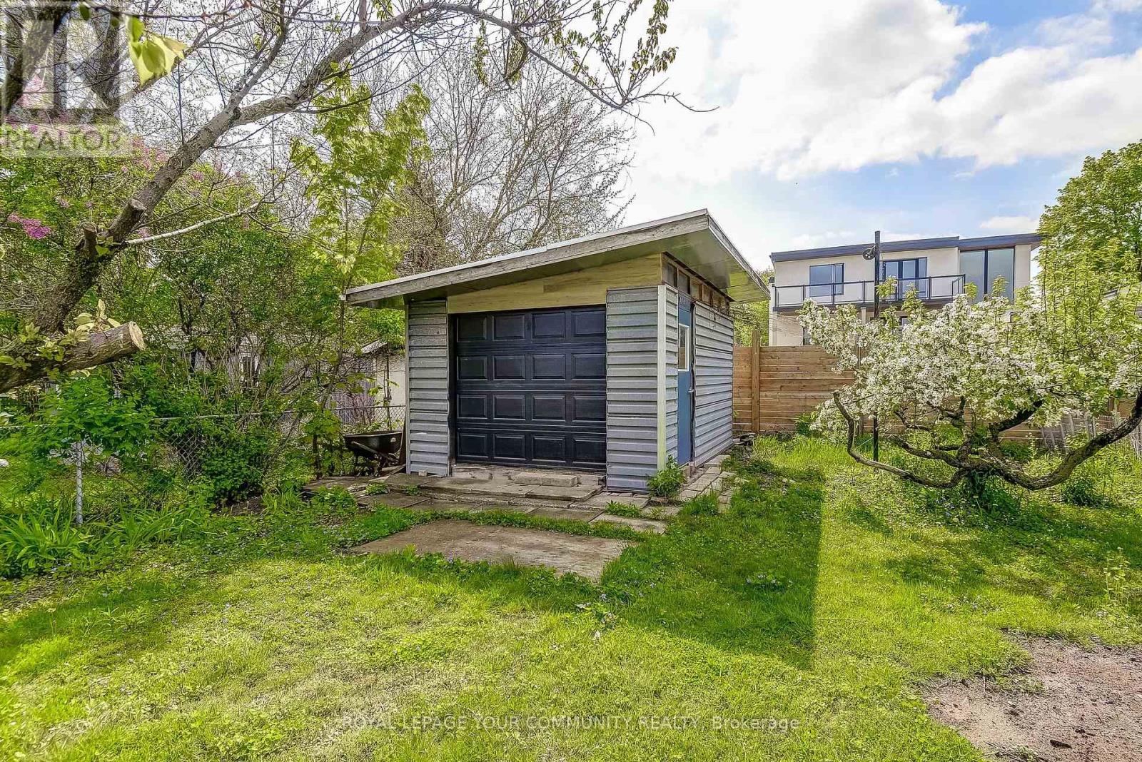 958 South Service Road, Mississauga, Ontario  L5E 1V1 - Photo 38 - W12195702