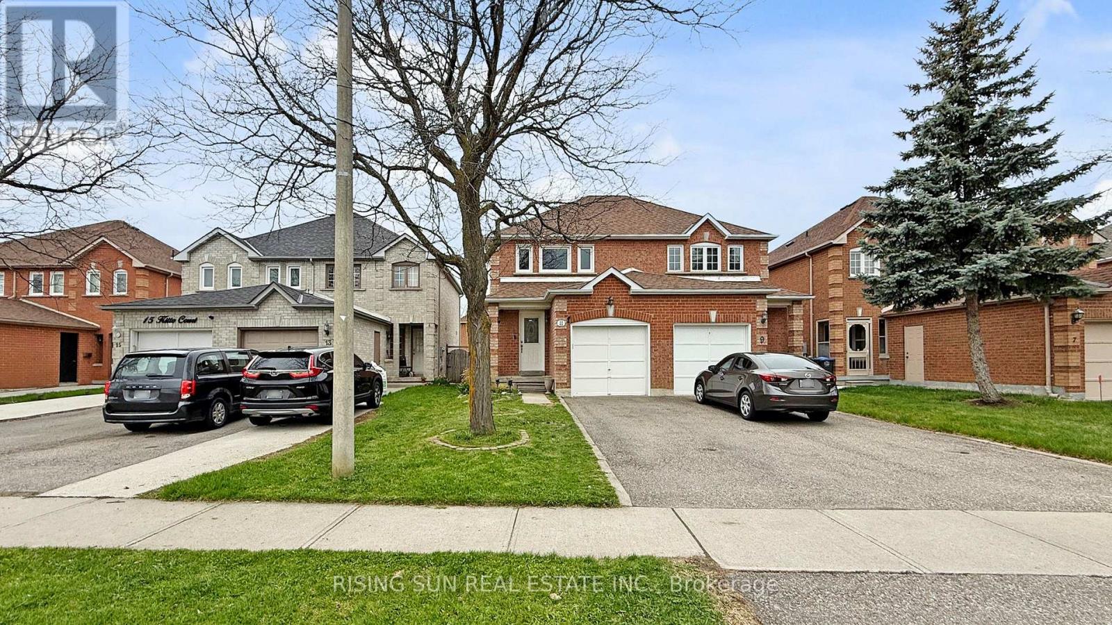 11 Kitto Court, Brampton, Ontario  L6Y 5A9 - Photo 1 - W12195725