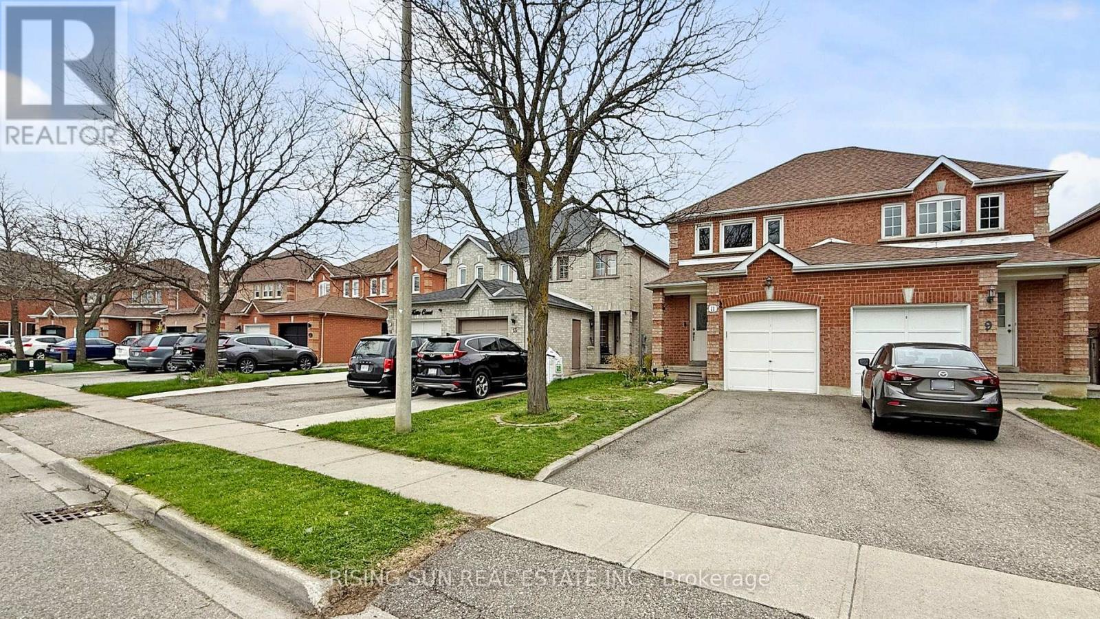 11 Kitto Court, Brampton, Ontario  L6Y 5A9 - Photo 2 - W12195725