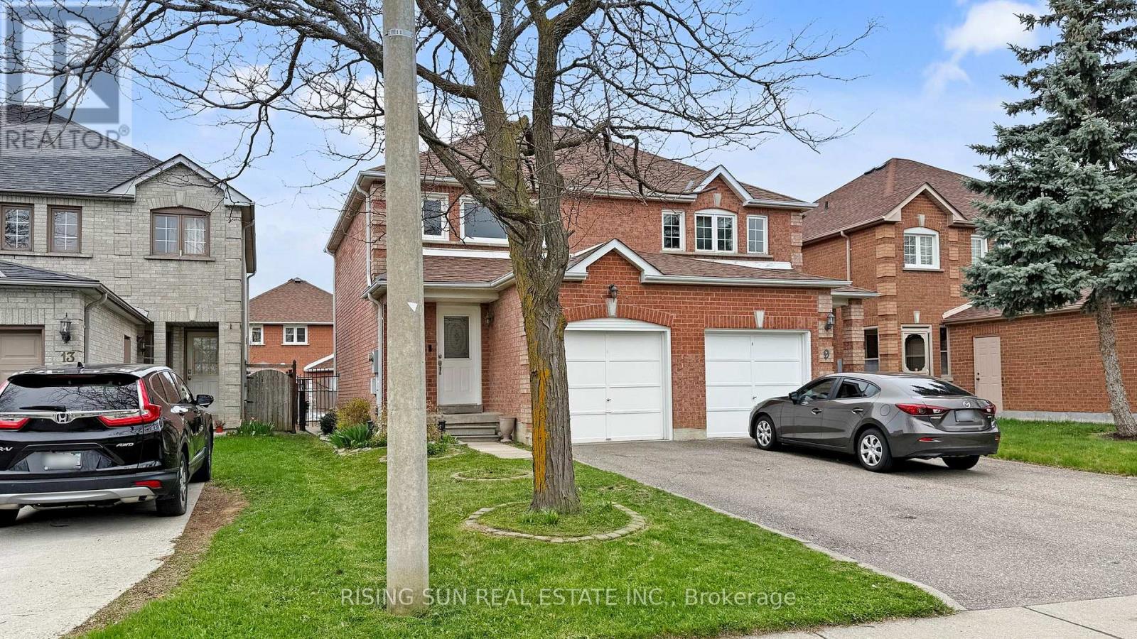 11 Kitto Court, Brampton, Ontario  L6Y 5A9 - Photo 3 - W12195725
