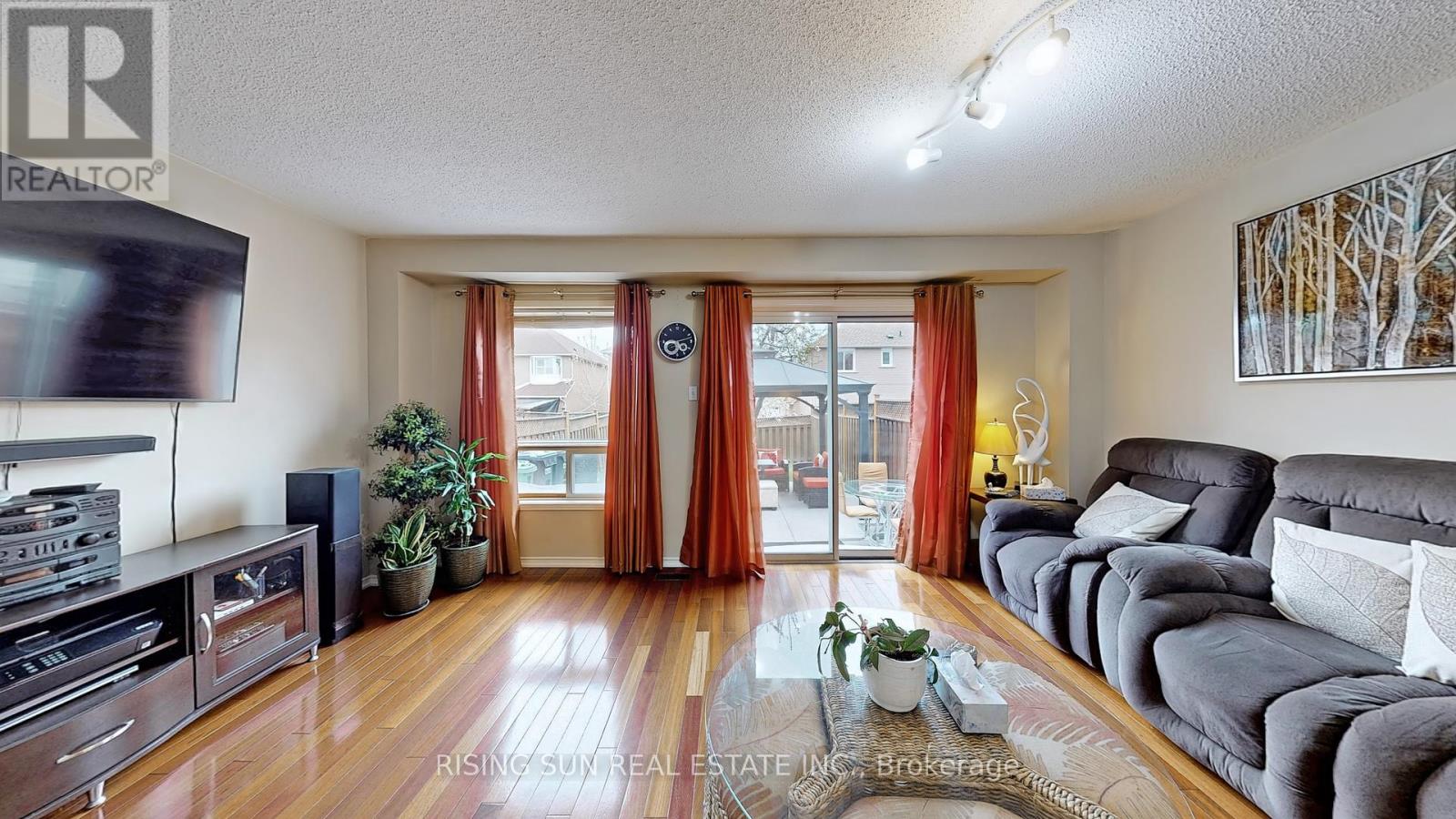11 Kitto Court, Brampton, Ontario  L6Y 5A9 - Photo 4 - W12195725