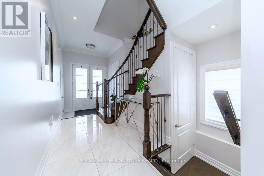 3907 Thomas Alton Boulevard, Burlington, Ontario  L7M 1A2 - Photo 3 - W12193120