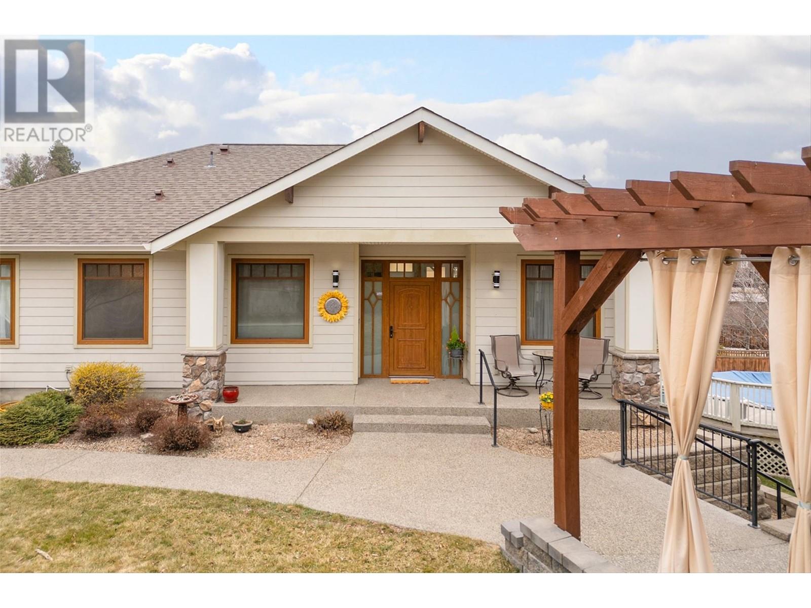 174 Jewell Place, Summerland, British Columbia  V0H 1Z4 - Photo 2 - 10350574