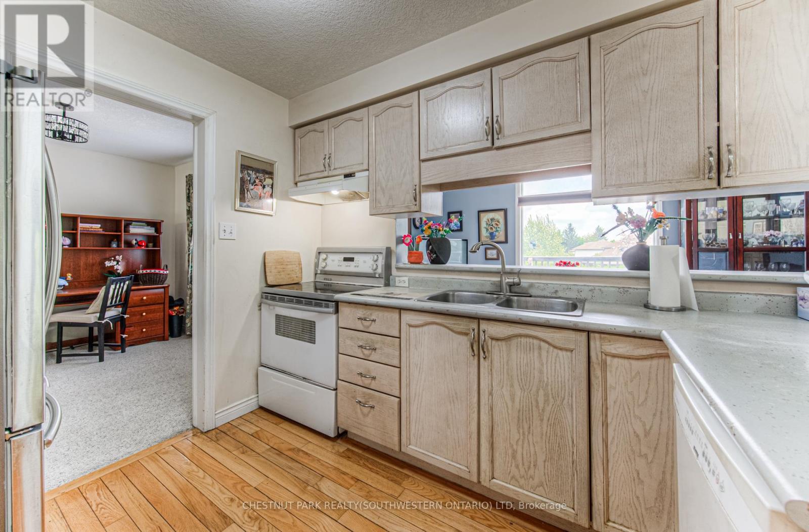 619 Westfield Drive, Waterloo, Ontario  N2T 2P2 - Photo 12 - X12195614