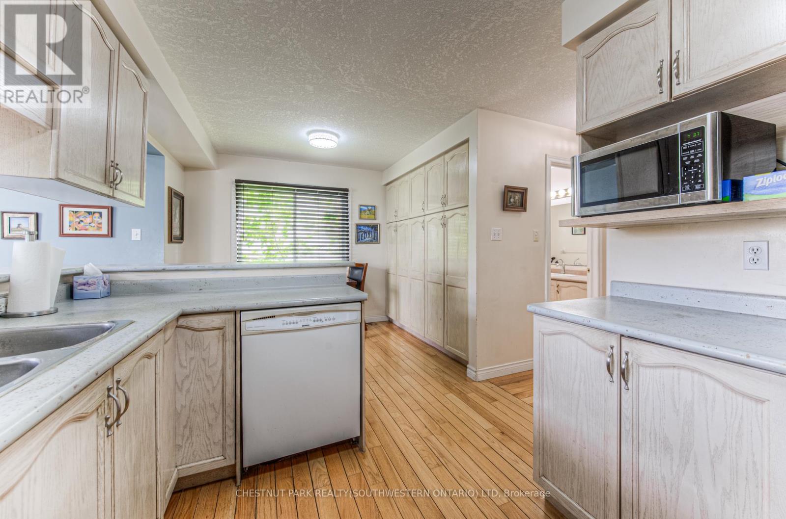 619 Westfield Drive, Waterloo, Ontario  N2T 2P2 - Photo 15 - X12195614